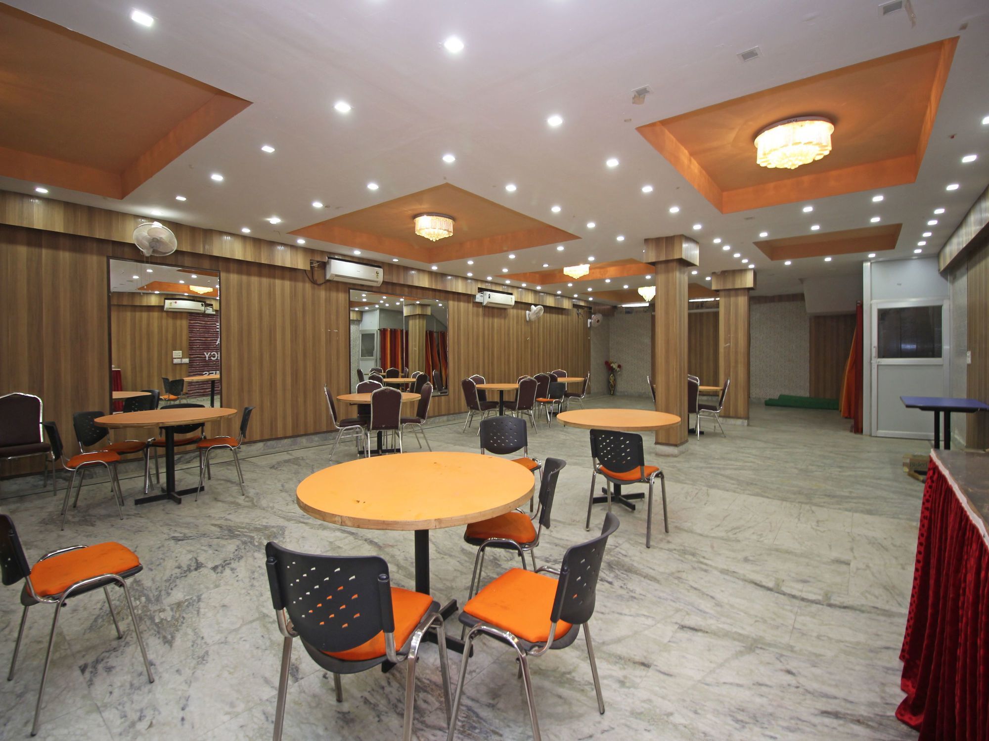 Oyo 576 Hotel Shree Kanta Residency Гургаон Екстериор снимка