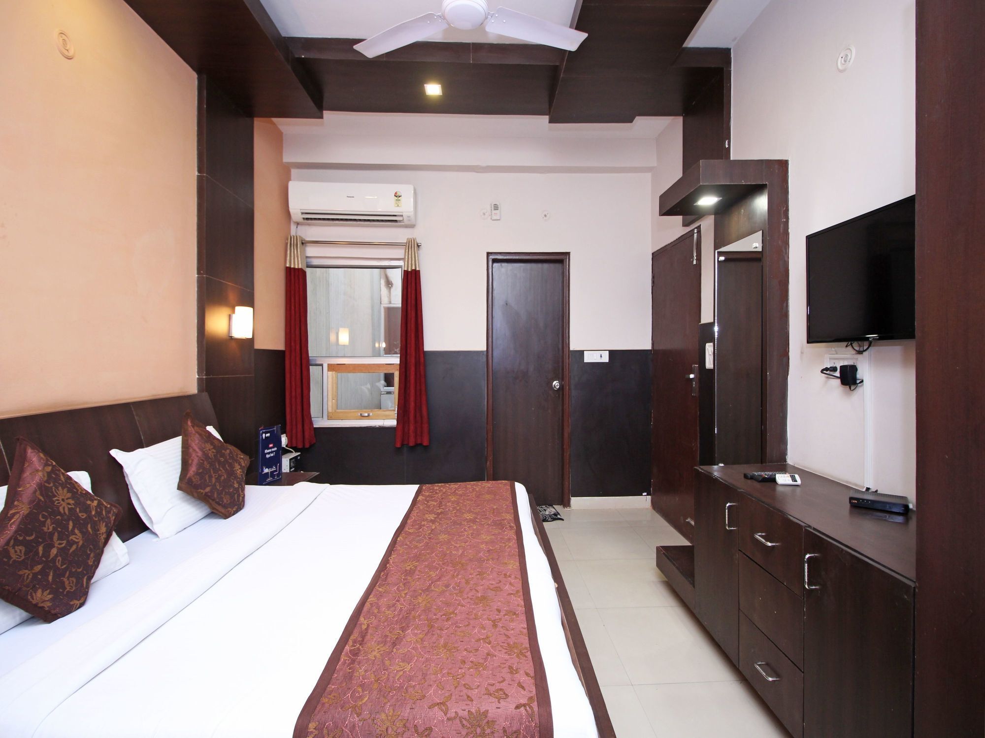 Oyo 576 Hotel Shree Kanta Residency Гургаон Екстериор снимка