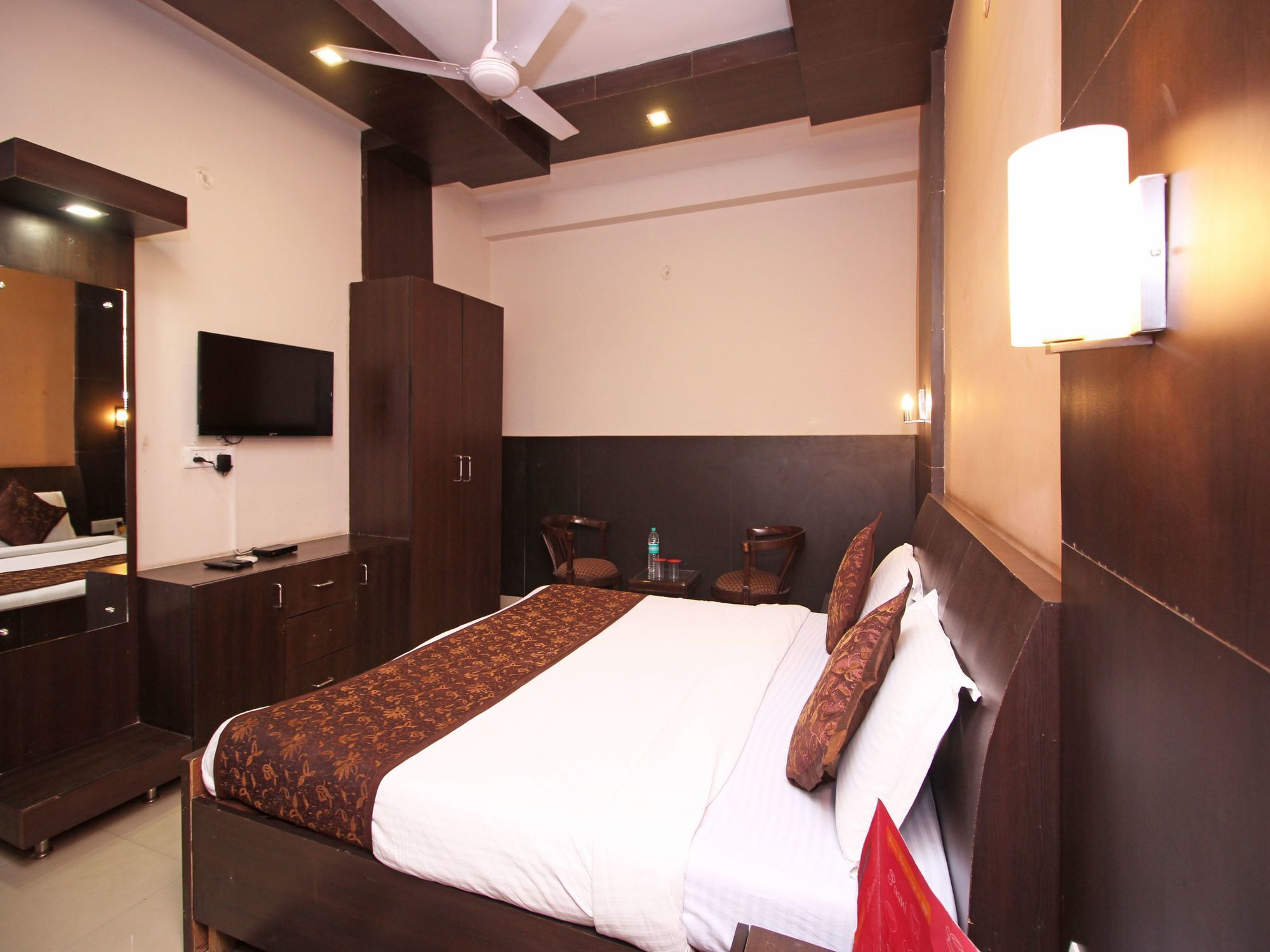 Oyo 576 Hotel Shree Kanta Residency Гургаон Екстериор снимка