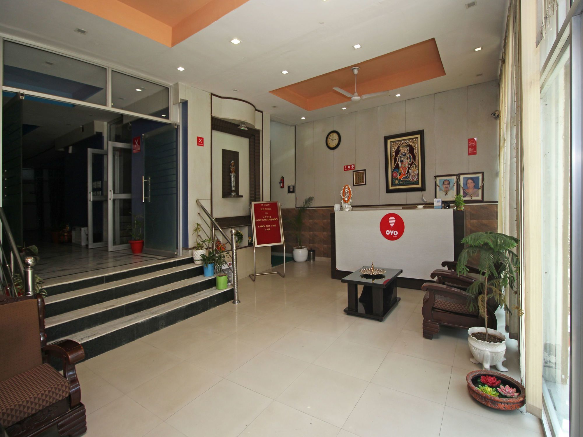 Oyo 576 Hotel Shree Kanta Residency Гургаон Екстериор снимка